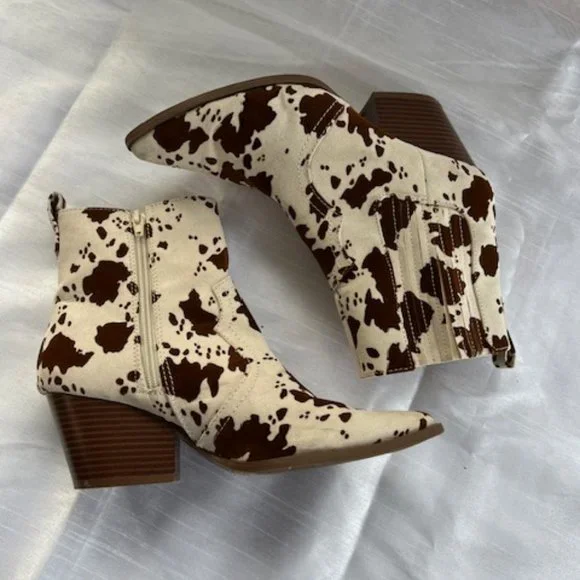Qupid WESTERN BOOTIES Cream Brown FAUX COW HIDE Pointy Toe Stacked Heel  Sz